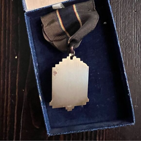 American Legion Medal Vintage - Picture 3 of 4